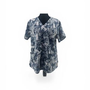Carhartt Women’s Navy and White Wildlife Print V-Neck medical scrub size Medium